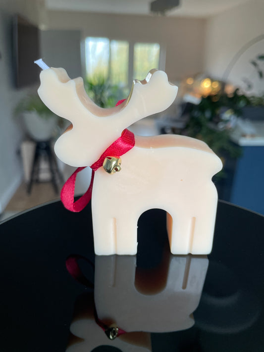 Cream Reindeer Candle – Christmas Pudding Scent